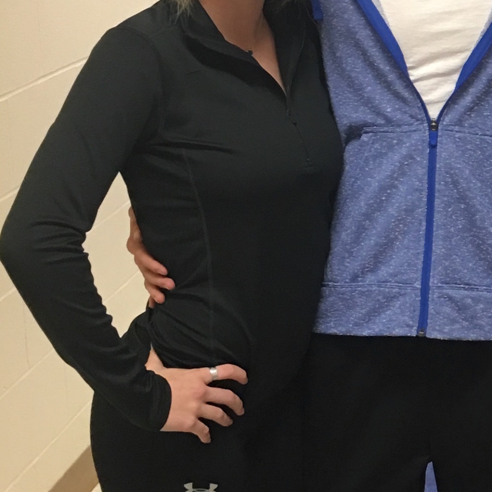 Tight fitted pullover